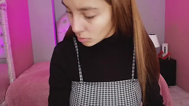 Snapshot of AnisiaFarina chatting on 03/05/25, 12:11 AnisiaFarina online show from 03/05/25, 12:11