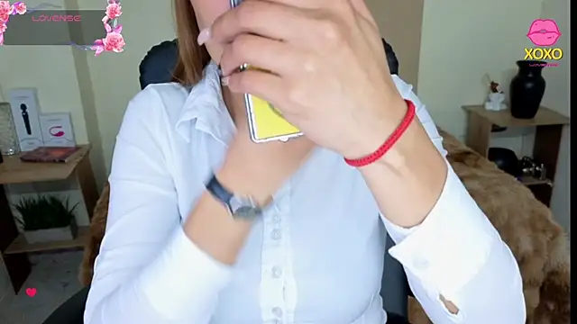 Snapshot of AnisiaFarina chatting on 11/12/25, 11:36 AnisiaFarina online show from 11/12/25, 11:36