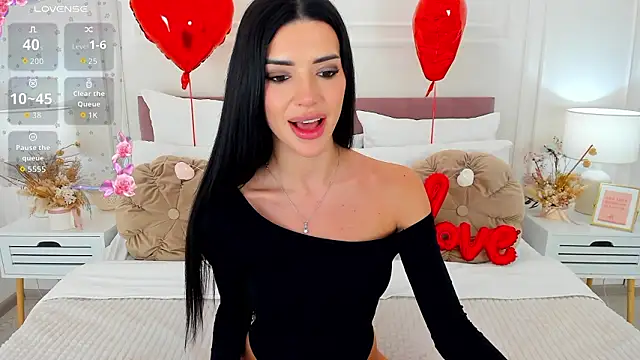 Snapshot of JasmiLyn chatting on 02/15/26, 01:32 JasmiLyn online show from 02/15/26, 01:32