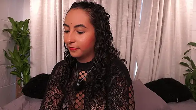 Snapshot of agatha_collins_ chatting on 12/17/25, 07:30 agatha collins online show from 12/17/25, 07:30