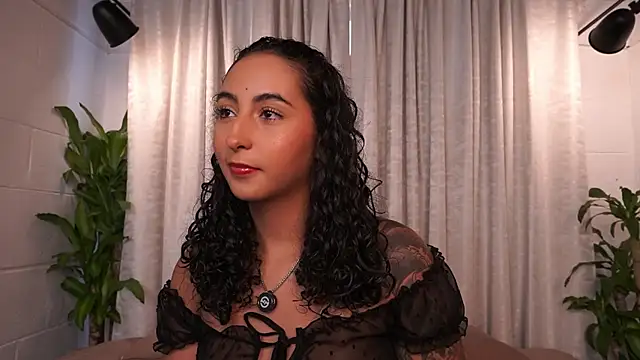 agatha collins  online show from 04/07/26, 06:43