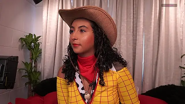 Snapshot of agatha_collins_ chatting on 10/28/25, 07:24 agatha collins online show from 10/28/25, 07:24