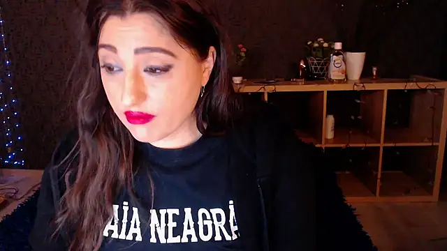 Snapshot of RebeccaStone chatting on 02/05/25, 12:42 RebeccaStone online show from 02/05/25, 12:42
