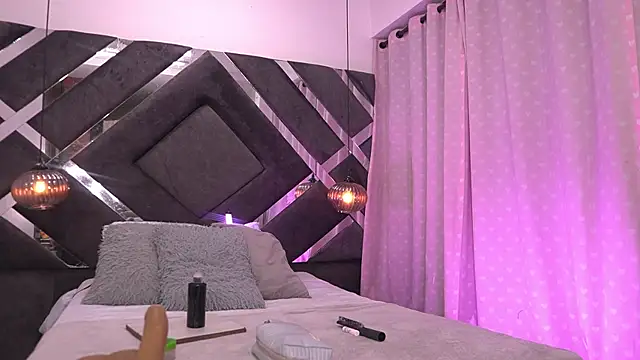 Snapshot of violeta_aroca chatting on 10/31/25, 03:03 violeta aroca online show from 10/31/25, 03:03