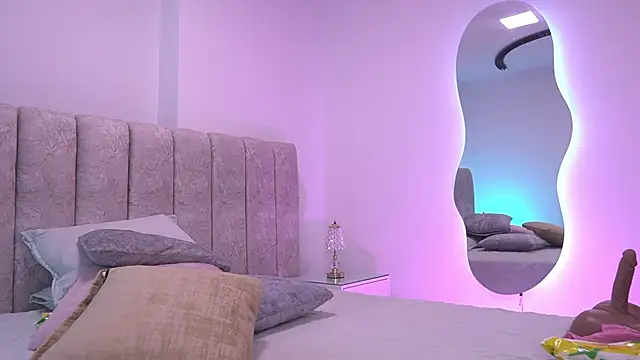 Snapshot of violeta_aroca chatting on 01/15/26, 03:10 violeta aroca online show from 01/15/26, 03:10