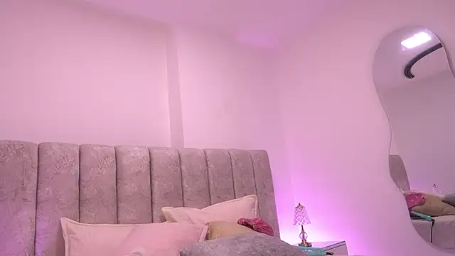 Snapshot of violeta_aroca chatting on 12/02/25, 03:07 violeta aroca online show from 12/02/25, 03:07