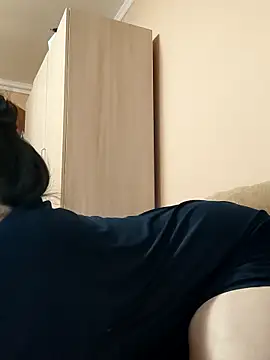 Zulfiya Bruce online show from 12/15/25, 06:14