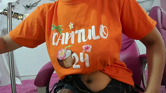 Snapshot of CAMILA--REY chatting on 10/08/25, 11:56 CAMILA--REY online show from 10/08/25, 11:56