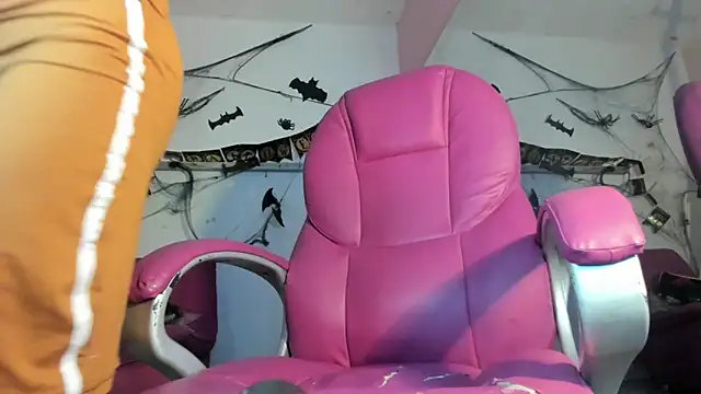 Snapshot of CAMILA--REY chatting on 10/25/25, 10:10 CAMILA--REY online show from 10/25/25, 10:10