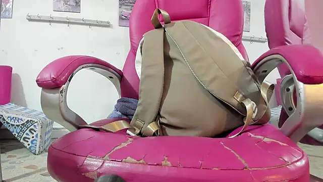 Snapshot of CAMILA--REY chatting on 12/05/25, 11:42 CAMILA--REY online show from 12/05/25, 11:42