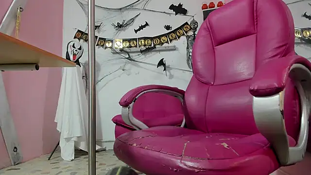 Snapshot of CAMILA--REY chatting on 10/19/25, 11:07 CAMILA--REY online show from 10/19/25, 11:07