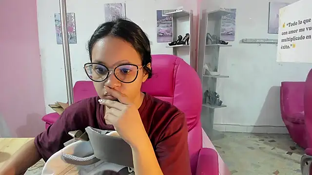 Snapshot of CAMILA--REY chatting on 11/20/25, 11:55 CAMILA--REY online show from 11/20/25, 11:55