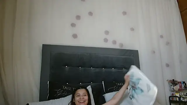 3littleschoolteens online show from 04/11/26, 07:45