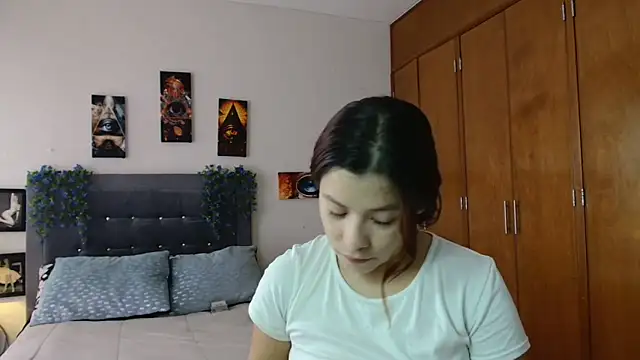 Snapshot of 3littleschoolteens chatting on 10/14/25, 04:29 3littleschoolteens online show from 10/14/25, 04:29