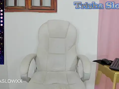 TRISHASLOWXX online show from 01/11/25, 06:56