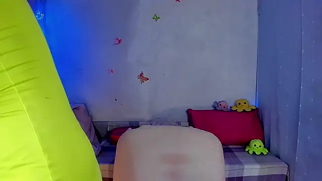 Snapshot of LickLizzy chatting on 11/24/25, 09:48 LickLizzy online show from 11/24/25, 09:48