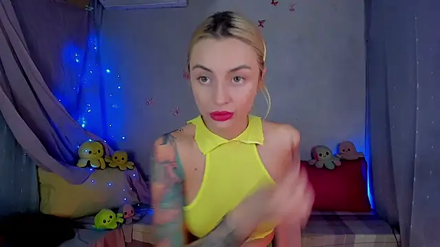 Snapshot of LickLizzy chatting on 02/06/26, 10:39 LickLizzy online show from 02/06/26, 10:39