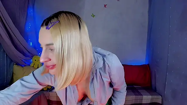 Snapshot of LickLizzy chatting on 02/25/26, 10:31 LickLizzy online show from 02/25/26, 10:31