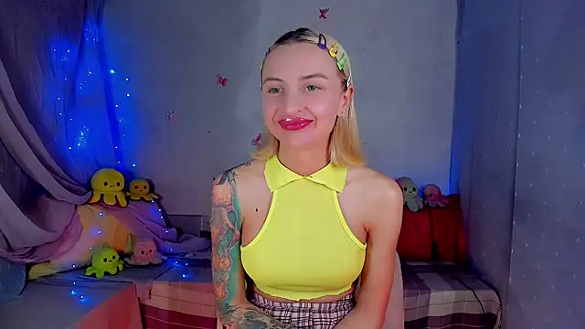 Snapshot of LickLizzy chatting on 02/16/26, 10:18 LickLizzy online show from 02/16/26, 10:18