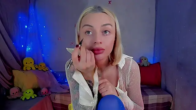 Snapshot of LickLizzy chatting on 02/09/26, 10:41 LickLizzy online show from 02/09/26, 10:41