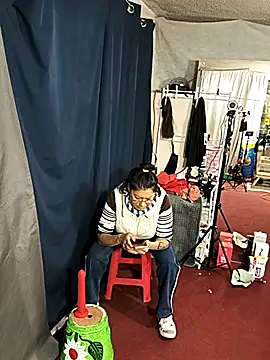 LaInsaciableIntensa online show from 11/02/25, 11:54