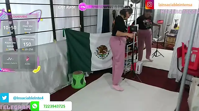 LaInsaciableIntensa online show from 10/31/25, 09:54