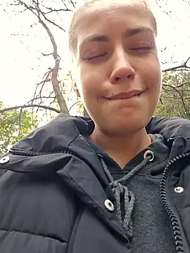 Keli Jessi online show from 10/18/25, 01:13