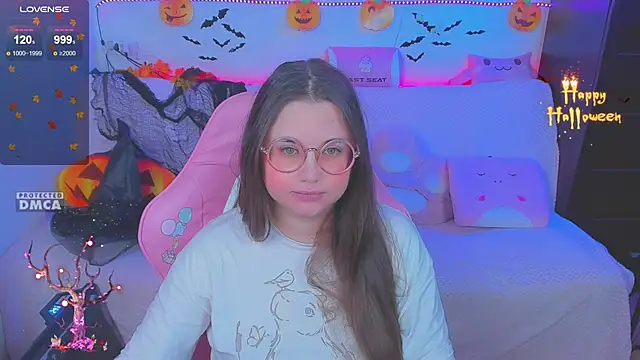 Snapshot of Lolisuccub chatting on 11/17/25, 04:33 Lolisuccub online show from 11/17/25, 04:33