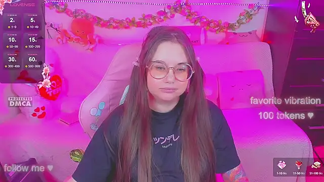 Snapshot of Lolisuccub chatting on 09/18/25, 06:22 Lolisuccub online show from 09/18/25, 06:22