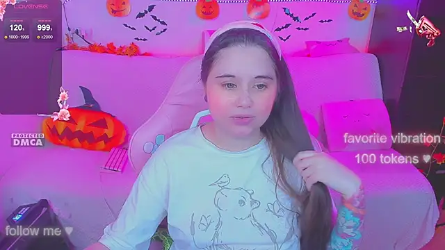 Snapshot of Lolisuccub chatting on 10/15/25, 12:57 Lolisuccub online show from 10/15/25, 12:57