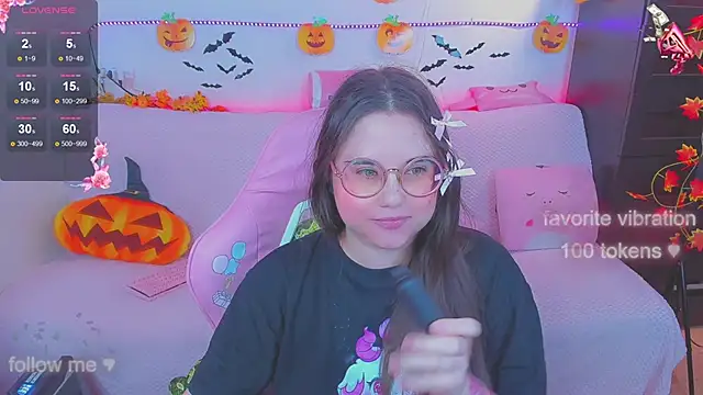 Snapshot of Lolisuccub chatting on 10/17/25, 07:37 Lolisuccub online show from 10/17/25, 07:37