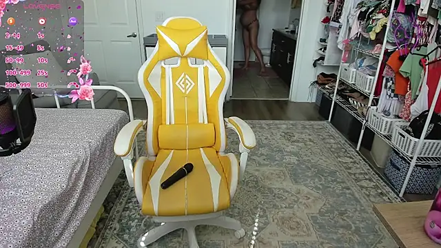 sweetbuttocks1 online show from 10/17/25, 04:09