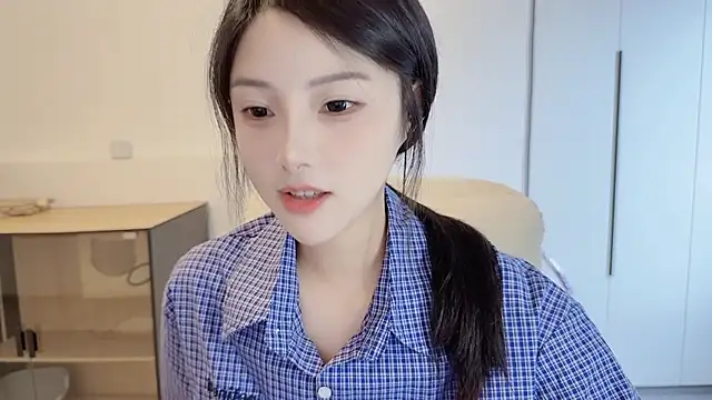 Snapshot of HaagenDazs_ chatting on 04/29/26, 03:43 HaagenDazs online show from 04/29/26, 03:43