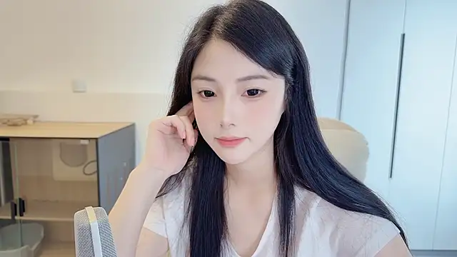 Snapshot of HaagenDazs_ chatting on 06/25/26, 04:10 HaagenDazs online show from 06/25/26, 04:10
