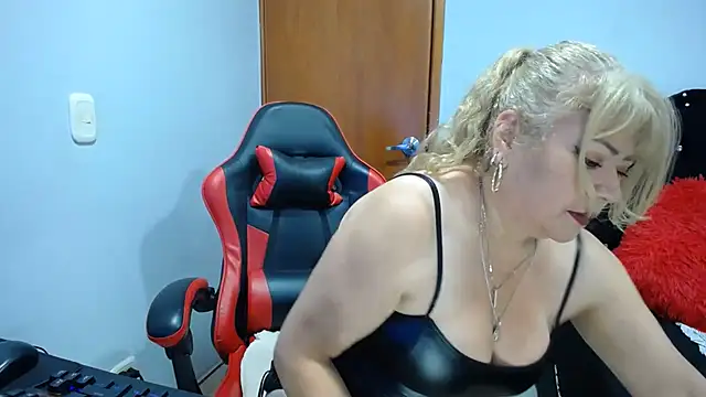 Snapshot of Ursulawhite69 chatting on 06/21/26, 01:00 Ursulawhite69 online show from 06/21/26, 01:00