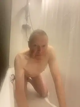 boilinghot123 online show from 11/18/25, 05:27