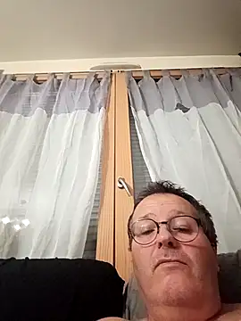 Snapshot of mike9473 chatting on 09/23/25, 09:44 mike9473 online show from 09/23/25, 09:44