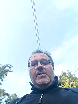 Snapshot of mike9473 chatting on 10/02/25, 03:59 mike9473 online show from 10/02/25, 03:59