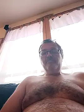 Snapshot of mike9473 chatting on 10/06/25, 04:41 mike9473 online show from 10/06/25, 04:41