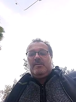 Snapshot of mike9473 chatting on 10/03/25, 03:57 mike9473 online show from 10/03/25, 03:57