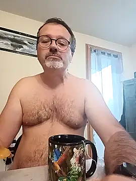 Snapshot of mike9473 chatting on 09/18/25, 05:32 mike9473 online show from 09/18/25, 05:32