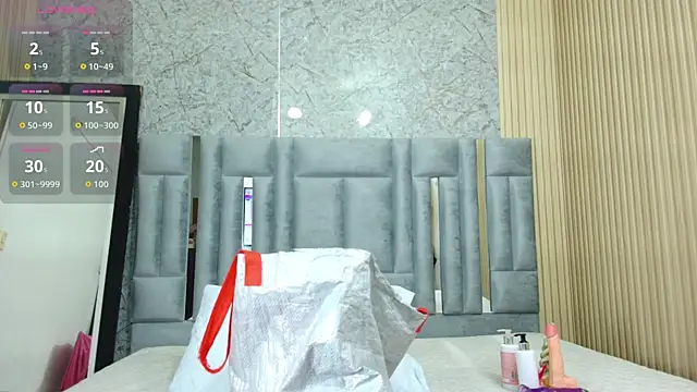 veronicaroose  online show from 12/22/25, 12:49