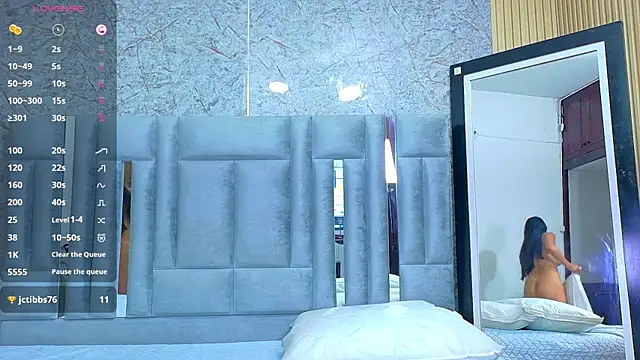 Snapshot of veronicaroose_ chatting on 05/27/26, 12:34 veronicaroose online show from 05/27/26, 12:34