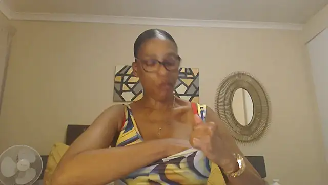 Snapshot of Creamyass22 chatting on 04/17/26, 03:37 Creamyass22 online show from 04/17/26, 03:37