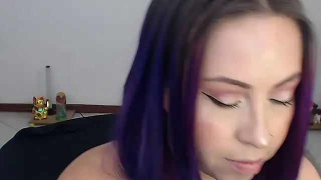 charlottezoe15 online show from 05/05/26, 04:54