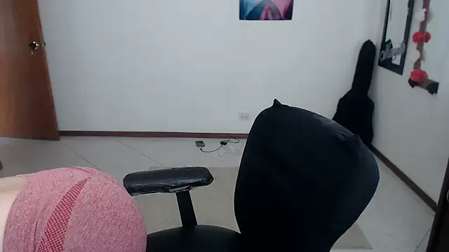 Snapshot of charlottezoe15 chatting on 02/25/26, 06:41 charlottezoe15 online show from 02/25/26, 06:41