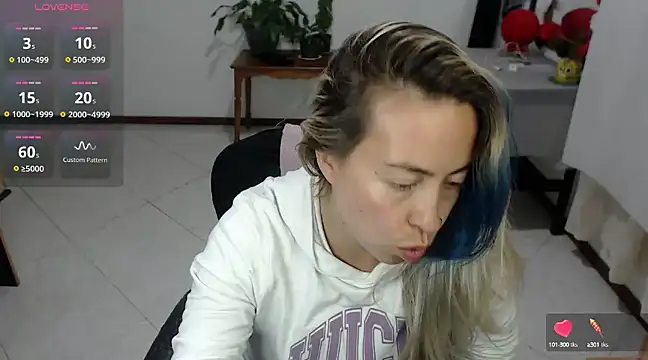 charlottezoe15 online show from 03/23/25, 02:59