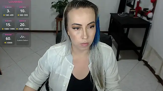 charlottezoe15 online show from 03/13/25, 01:10