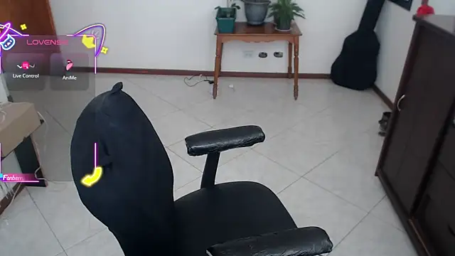 charlottezoe15 online show from 11/13/25, 05:39