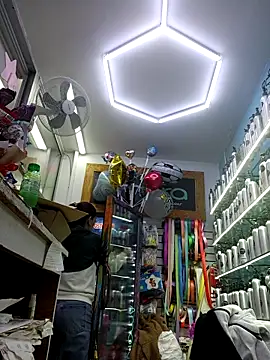 LunaZambrano online show from 12/15/25, 06:58